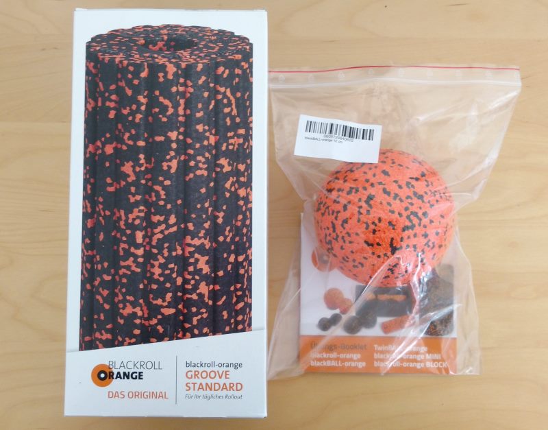 Blackroll-Orange Selbstmassagerolle und blackBall Massageball mit Verpackung